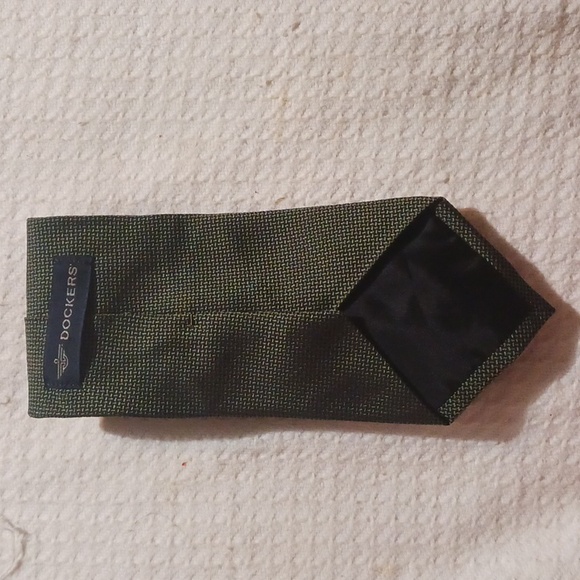 NWOT. Dockers Tie. - Picture 2 of 3